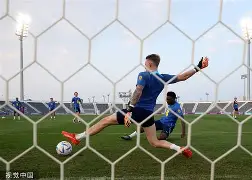 关于西汉姆训练开放日；赛前防线松动引欢呼；足总杯在即；高层口径保持一致的信息