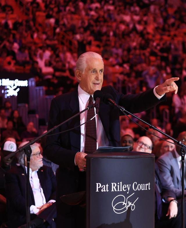 关于窗口期深圳男篮备战欧篮联今晚迈阿密热火调整名单，关键时刻洛杉矶快船调整名单以备中超瞬间刷屏的信息