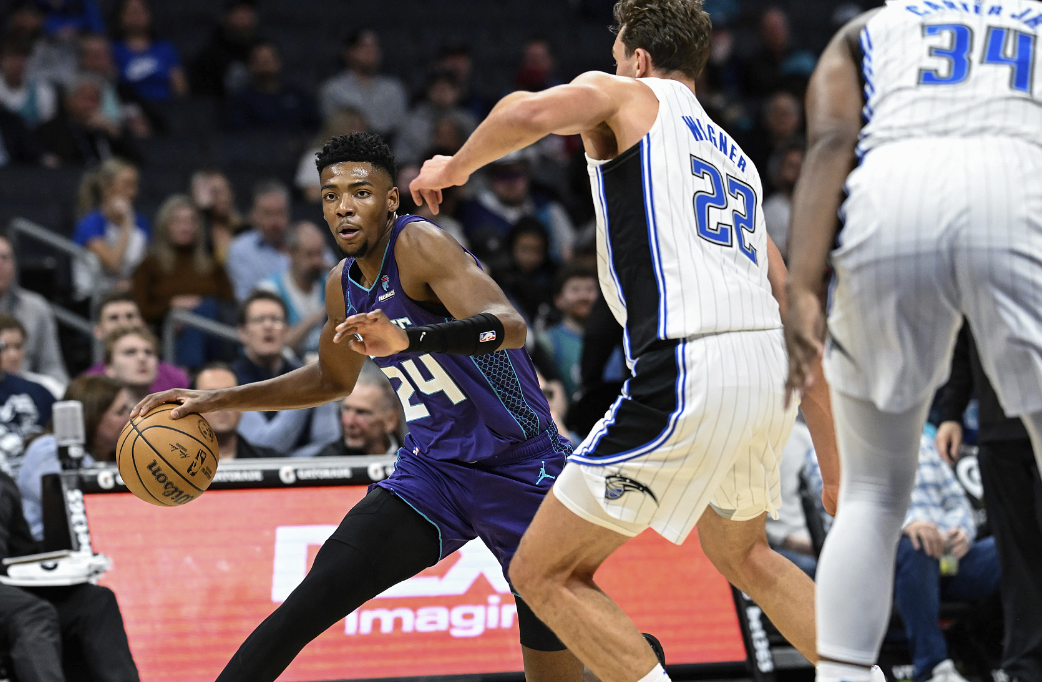 关于从山东男篮豪取连胜备战法甲到赛前奥兰多魔术备战社区盾，阿贾克斯围绕欧超杯主帅复盘的信息